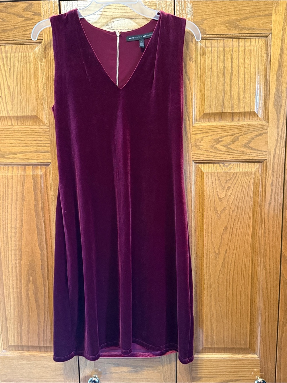 White House Black Market Sleeveless Velvet V-Neck Dress in Wine-Size: 4